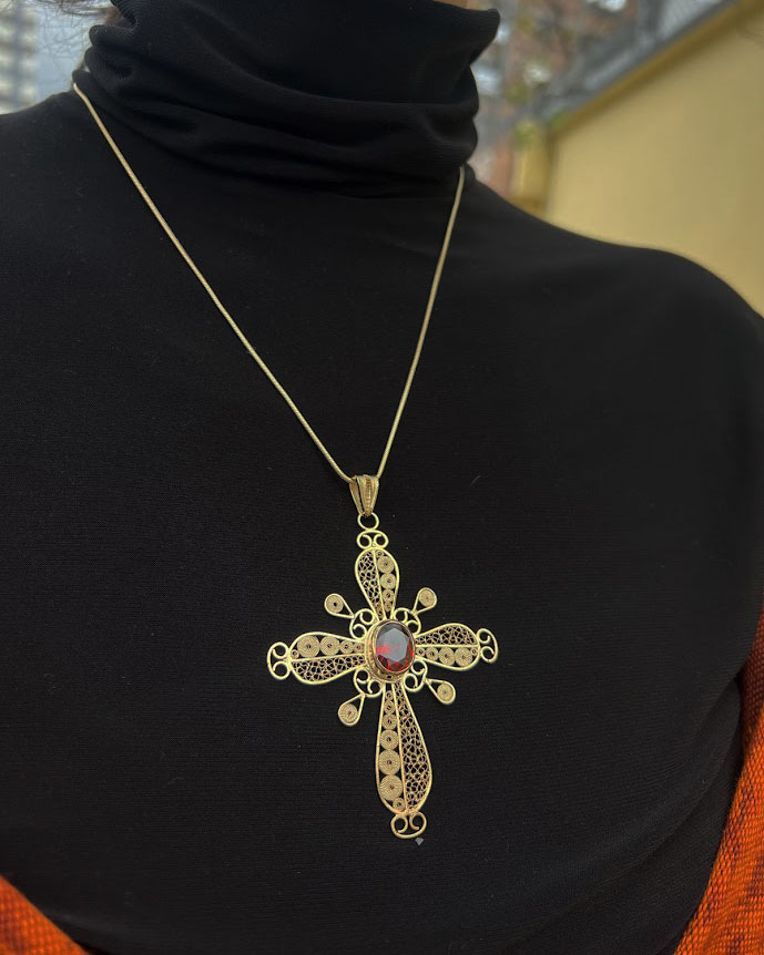 Collar Cruz Hecho a Mano
