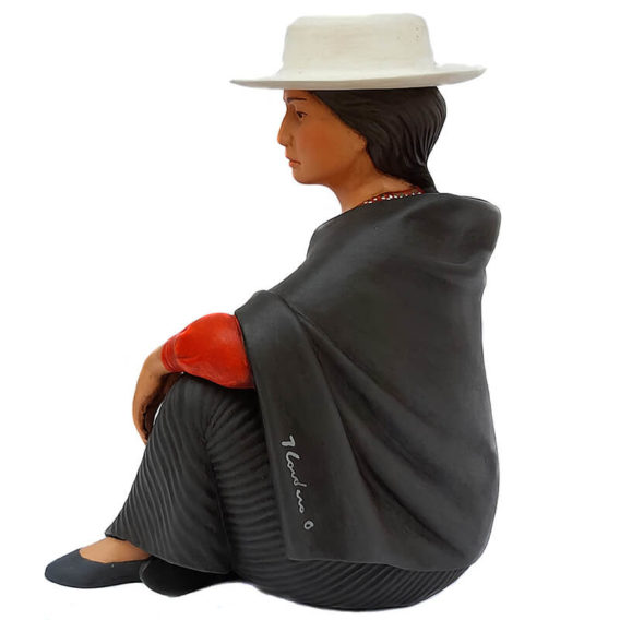 Escultura cerámica Mujer Saraguro