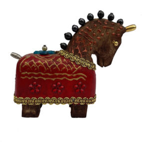 escultura caballo troyano hecha a mano en Ecuador