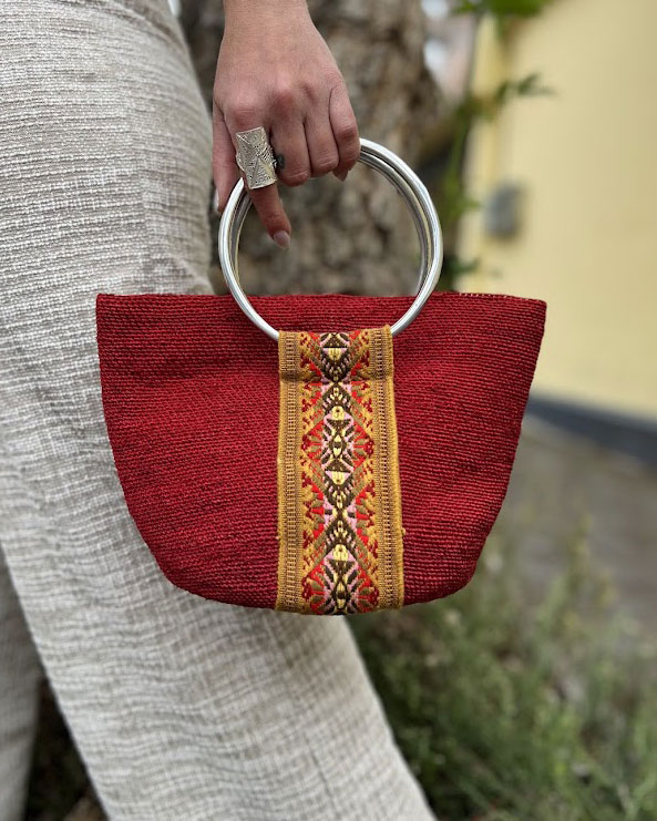 Shigra Elvia Roja